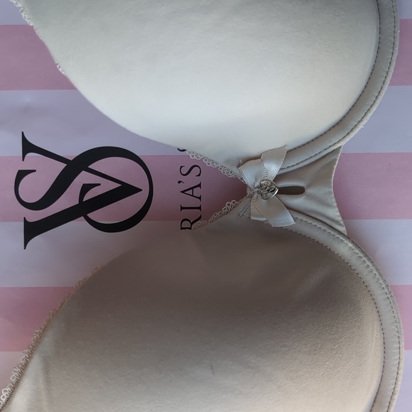 Victoria's Secret Elegant Cream Bra Body By Victoria Lined Perfect Size 34D - Picture 2 of 6